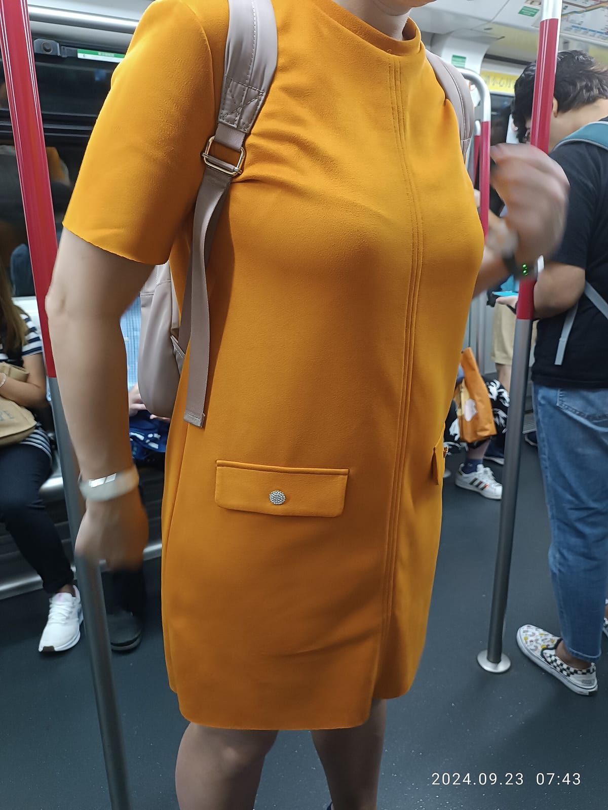 Đầm nữ dự tiệc tay lỡ